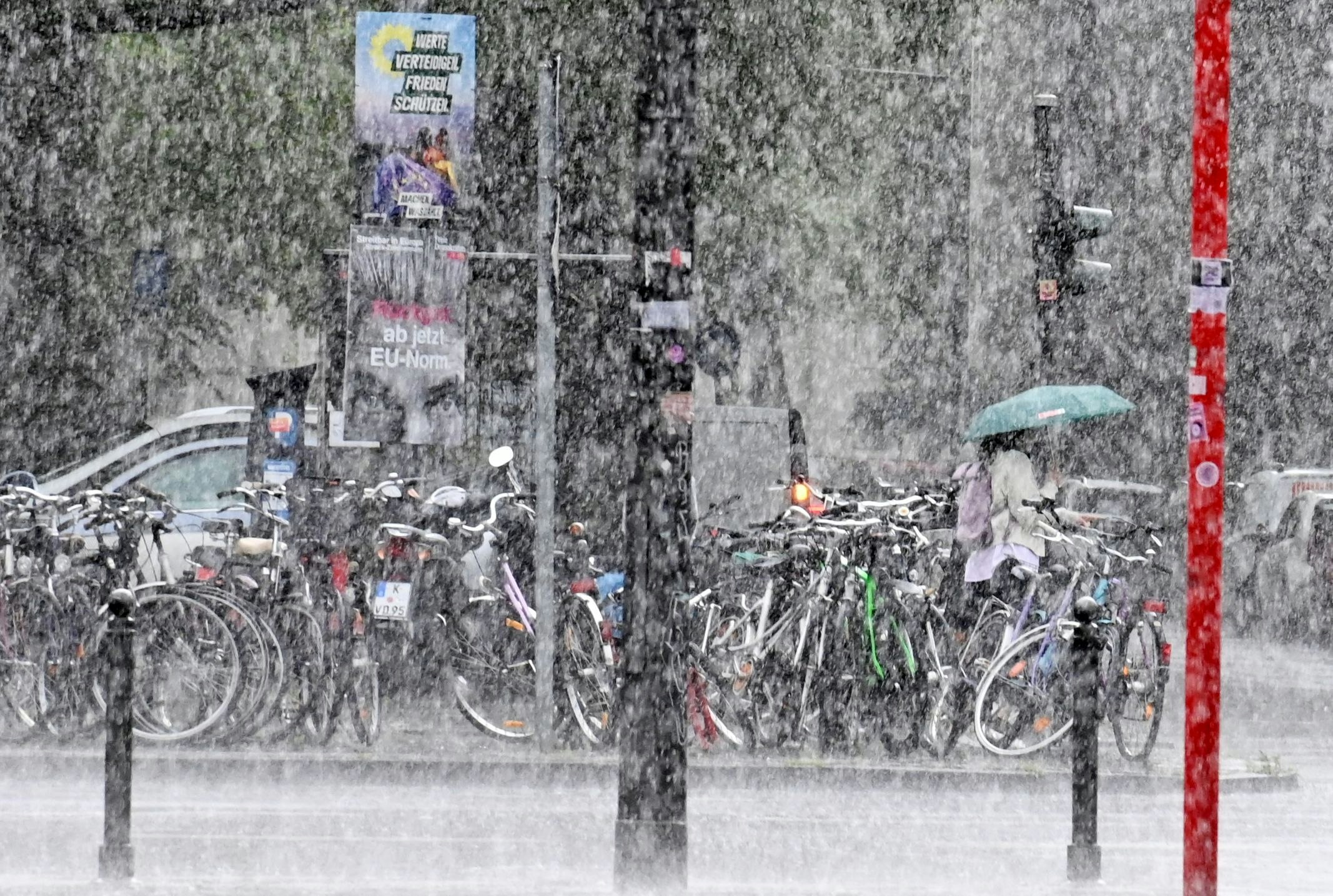 Deutscher Wetterdienst warnt: Starkregen und Gewitter zum Wochenbeginn in Köln
