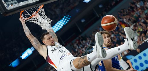 DBB-Team führt nach starker Offensivleistung im Halbfinale zur Halbzeit deutlich