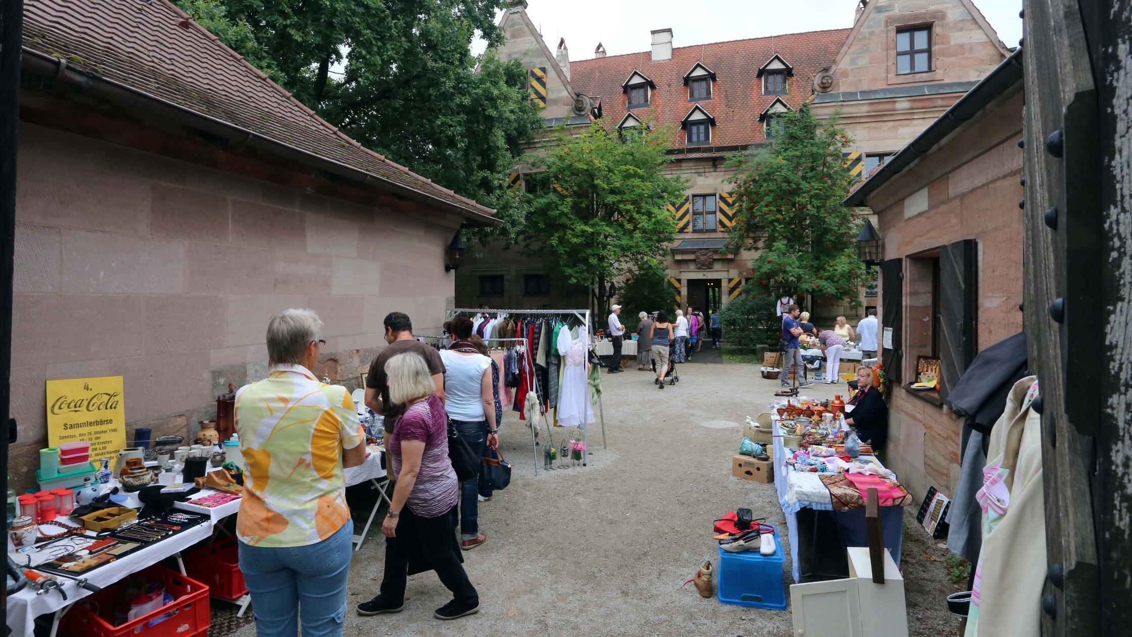 Jagd nach Schnäppchen und Dachbodenschätzen: Das sind die besten Tipps für den Flohmarkt