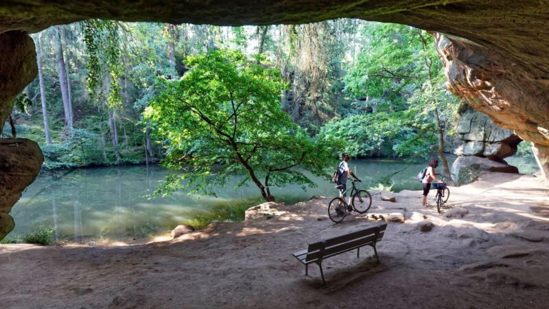 Zertrampelt und vermüllt: Naturjuwel in Franken von Besuchern überrannt – Droht jetzt die Sperrung?