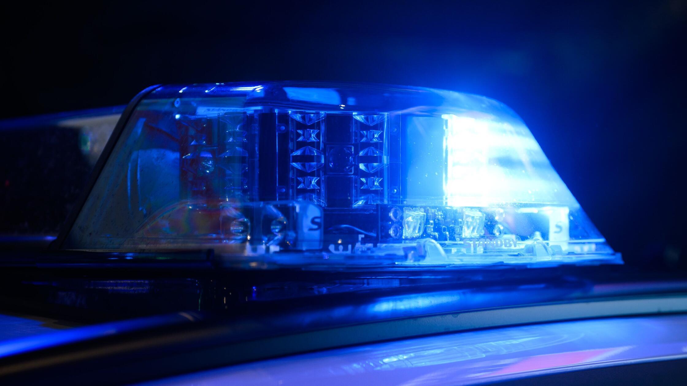 Tödlicher Verkehrsunfall in Bayern: 21-Jähriger verunglückt und stirbt noch an Unfallstelle