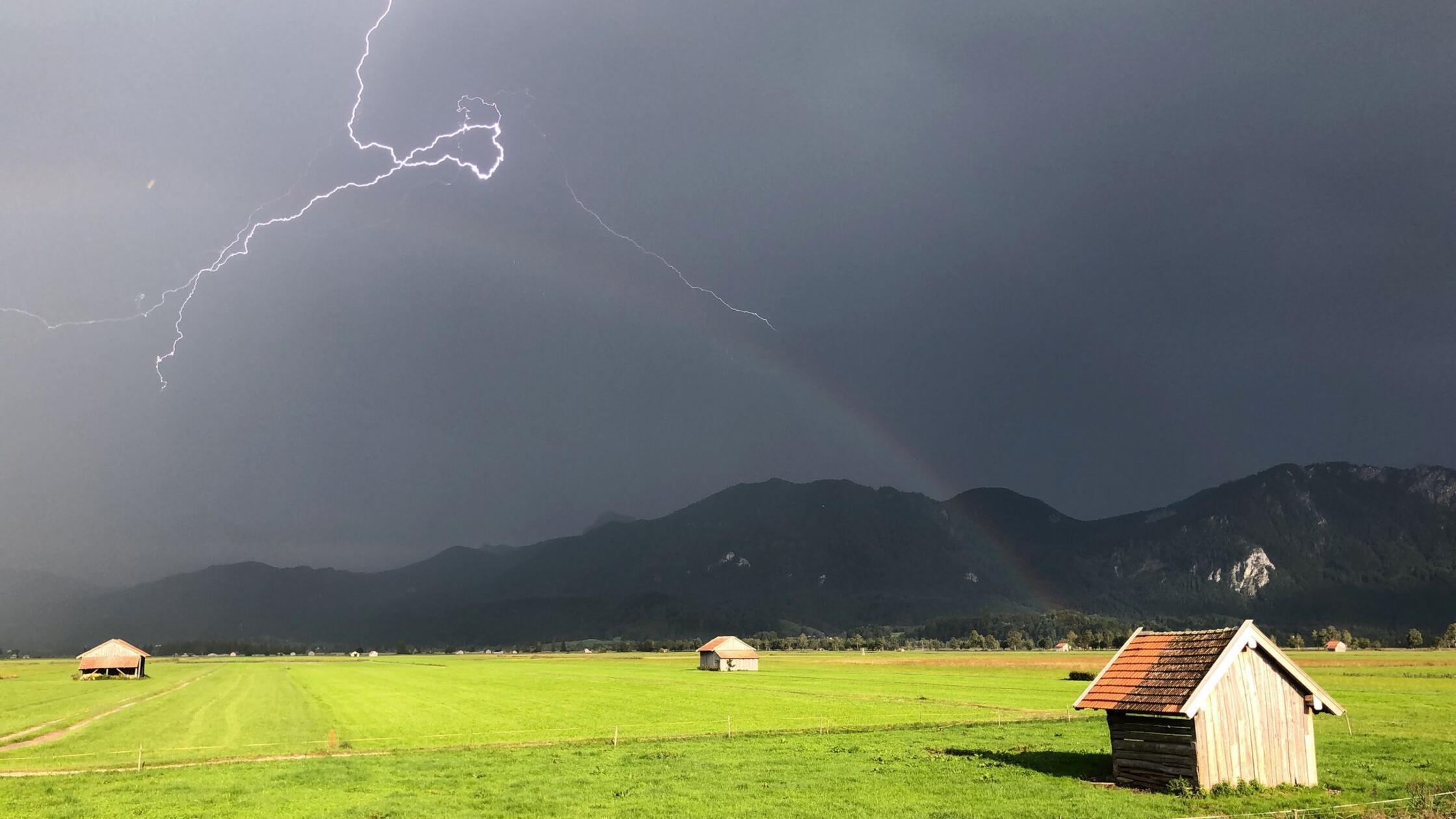 Kaltfront bringt Wetter-Wechsel nach Franken: DWD warnt vor Gewittern und Starkregen