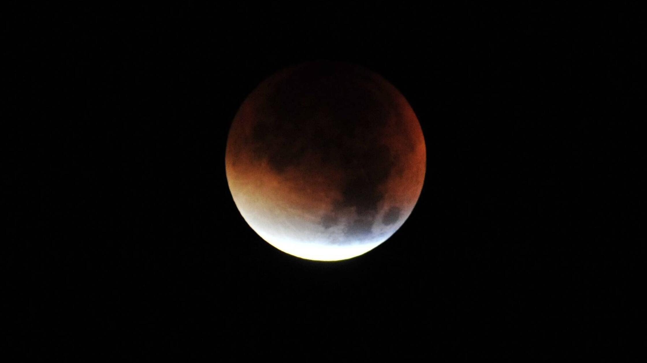 Glutrote Mondfinsternis: Spektakuläres Himmelsereignis steht noch diese Woche in Franken an