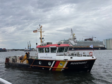 LWSPA M-V: Ausfahrmanöver des Kreuzfahrtschiffes „Disney Adventure“ – erfolgreicher Einsatz der Wasserschutzpolizeiinspektion Wismar und des WSA Ostsee