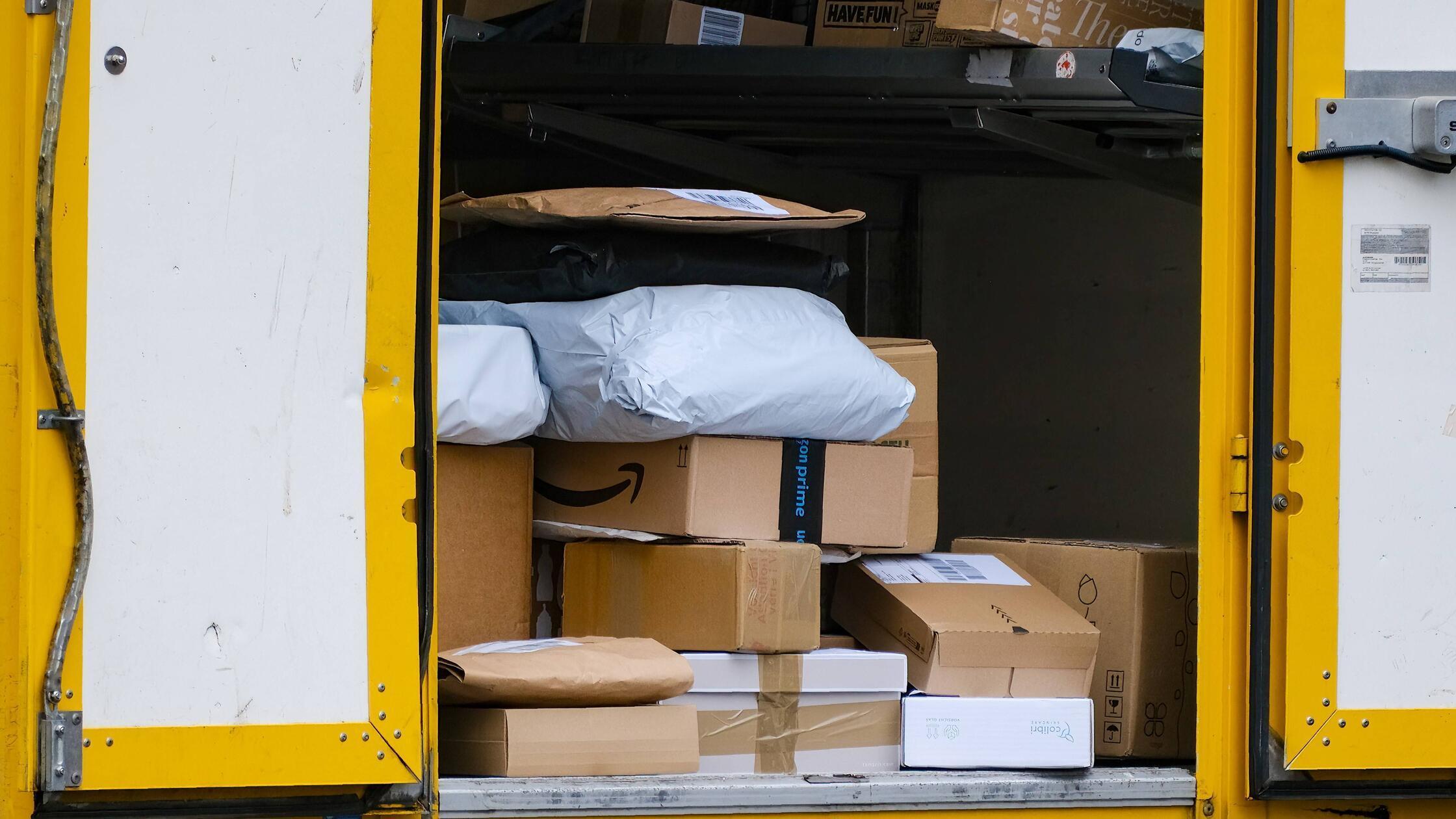 Bahnbrechende Neuerung bei Amazon: Versandriese zahlt Kunden Geld, wenn sie Bestellungen behalten
