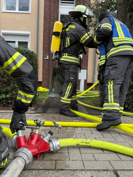 FW-WRN: Wohnungsbrand in der Bergstraße