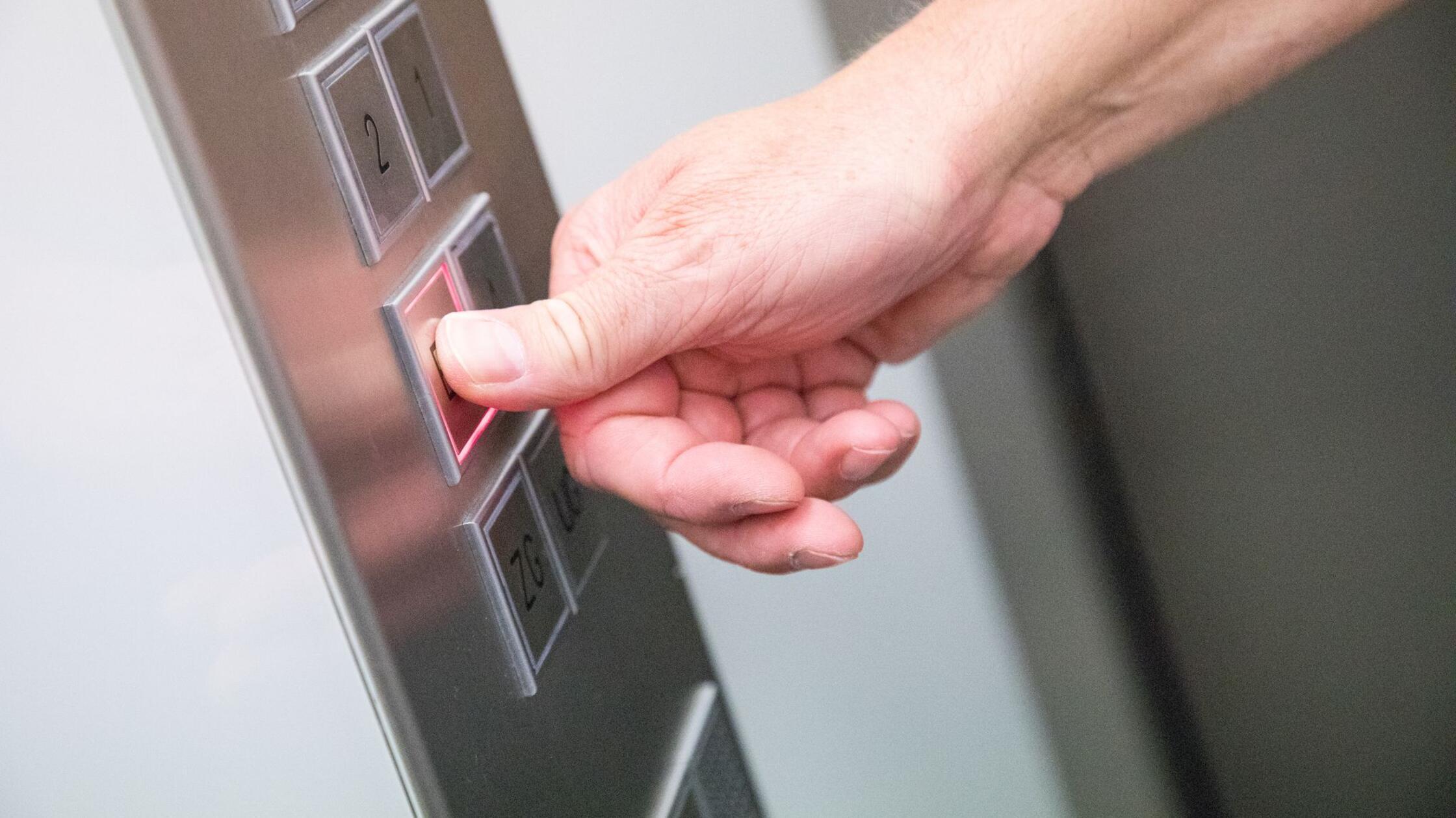 Mann nach vier Tagen aus Fahrstuhl gerettet