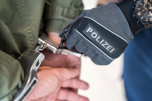 BPOL-BadBentheim: Zwei Fahndungserfolge in einer Nacht – Gesuchte Männer bei Grenzkontrolle festgenommen