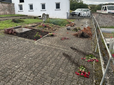 POL-PILEK: Schockierender Vandalismus auf Friedhof