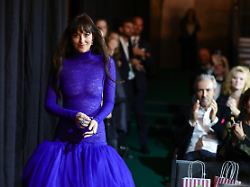 Mal wieder ein Spitzen-Auftritt: Dakota Johnson lässt den BH einfach weg