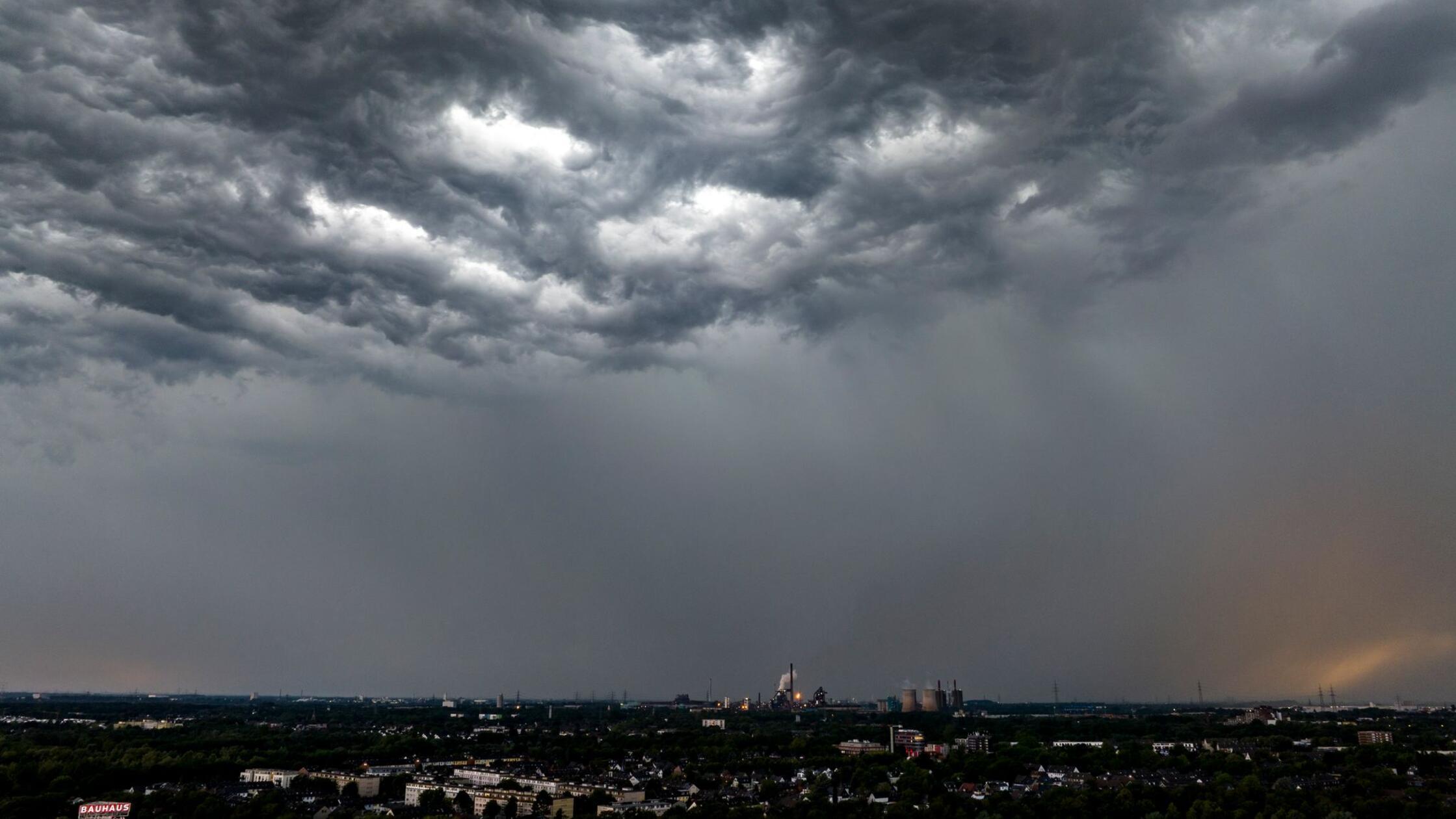 Auch Gewitter möglich: Nasses Ferienfinale in Franken – so wird das Wetter vor dem Schulstart