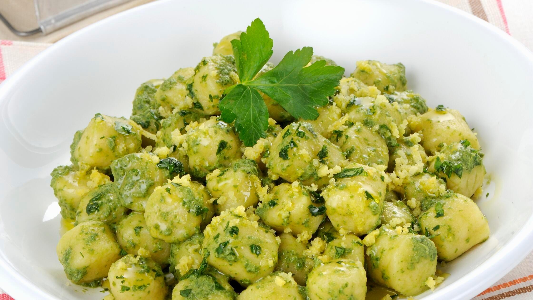 Erfrischender Geschmack, einfache Zubereitung: Bei dieser Avocado-Gnocchi-Pfanne geht nichts schief