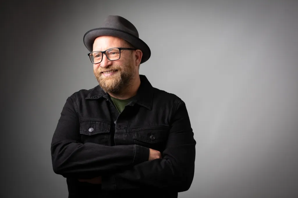 Gregor Meyle mit Gitarre
