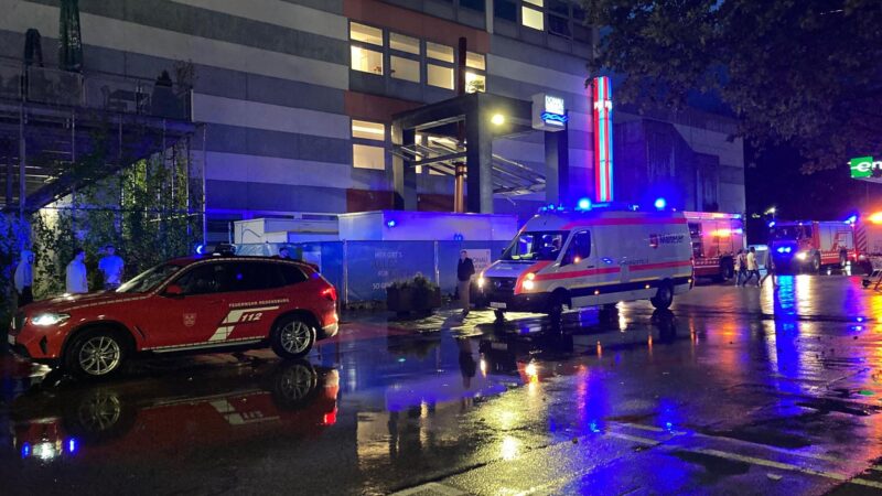 Implosion in Regensburg: Donau-Einkaufszentrum geräumt – eine Person verletzt