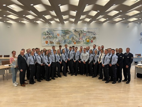 POL-PB: 35 neue Polizistinnen und Polizisten für die Kreispolizeibehörde Paderborn
