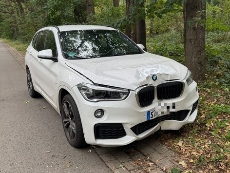 POL-STD: Autofahrer fährt in Stade gegen einen Baum – Ersthelfer reagieren couragiert und vorbildlich