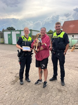 POL-NI: Polizei Bückeburg: Spende an das Tierheim übergeben