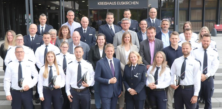 POL-EU: Kreispolizeibehörde Euskirchen begrüßt 14 Neue
