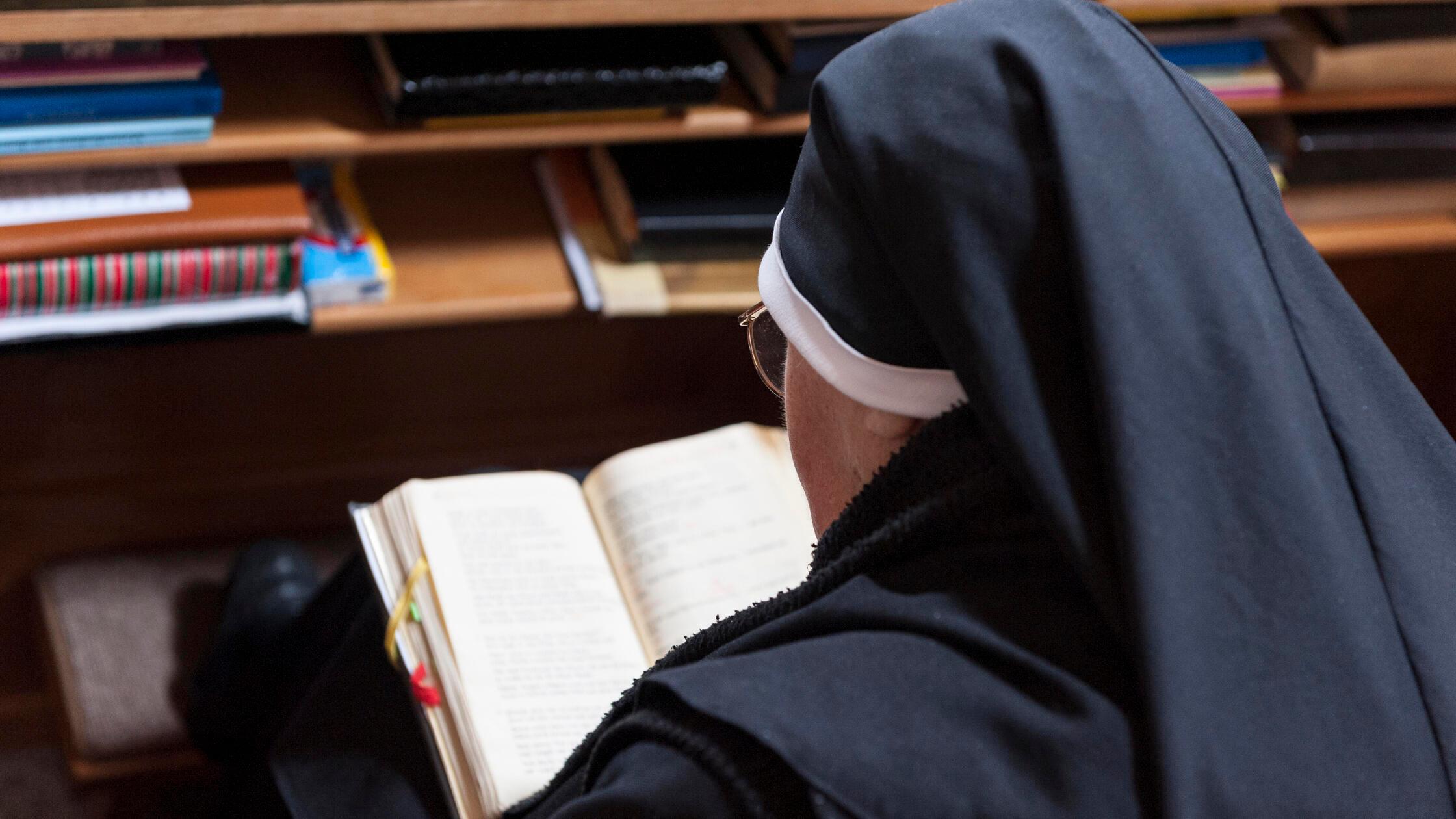 Demonstrantinnen mit Gottes Segen: Drei betagte Nonnen besetzen Kloster