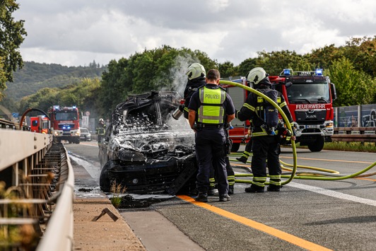 FW-MK: PKW Brand auf der Autobahn sorgt für Lange Staus