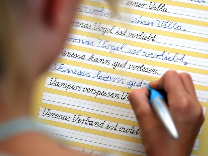 Abschaffung der Schreibschrift in Bayern? 43 Grundschulen mit bahnbrechendem Pilotprojekt