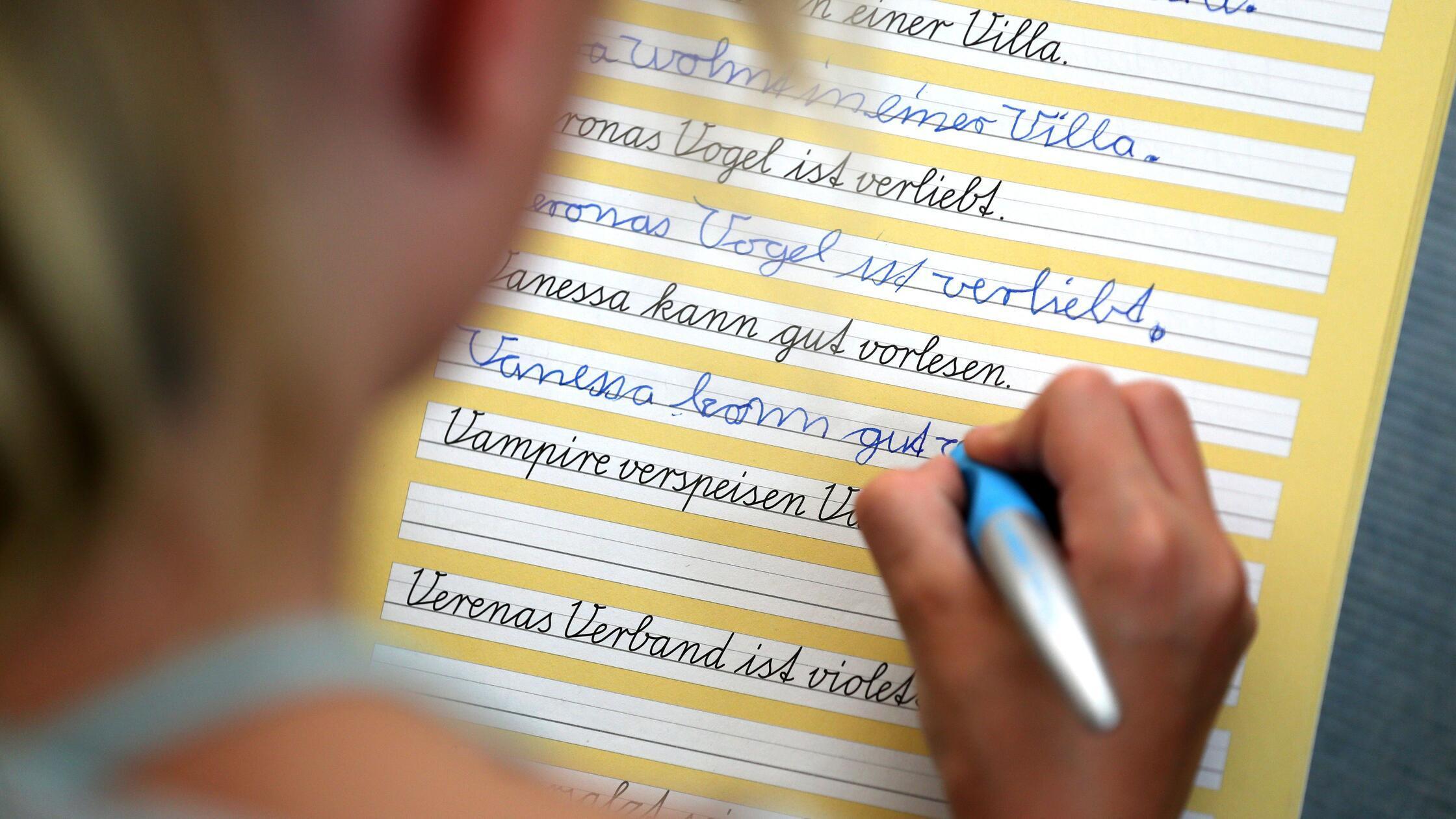 Abschaffung der Schreibschrift in Bayern? 43 Grundschulen mit bahnbrechendem Pilotprojekt