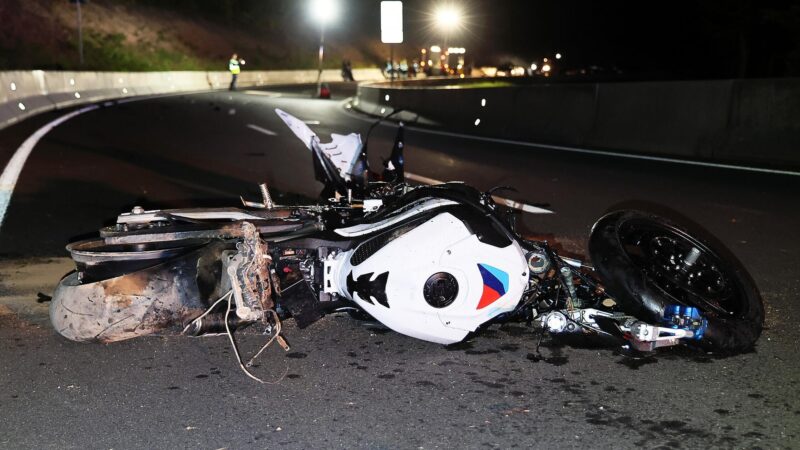 Schwerer Unfall in Franken: Zwei Motorräder kollidieren frontal – drei Biker schwer verletzt
