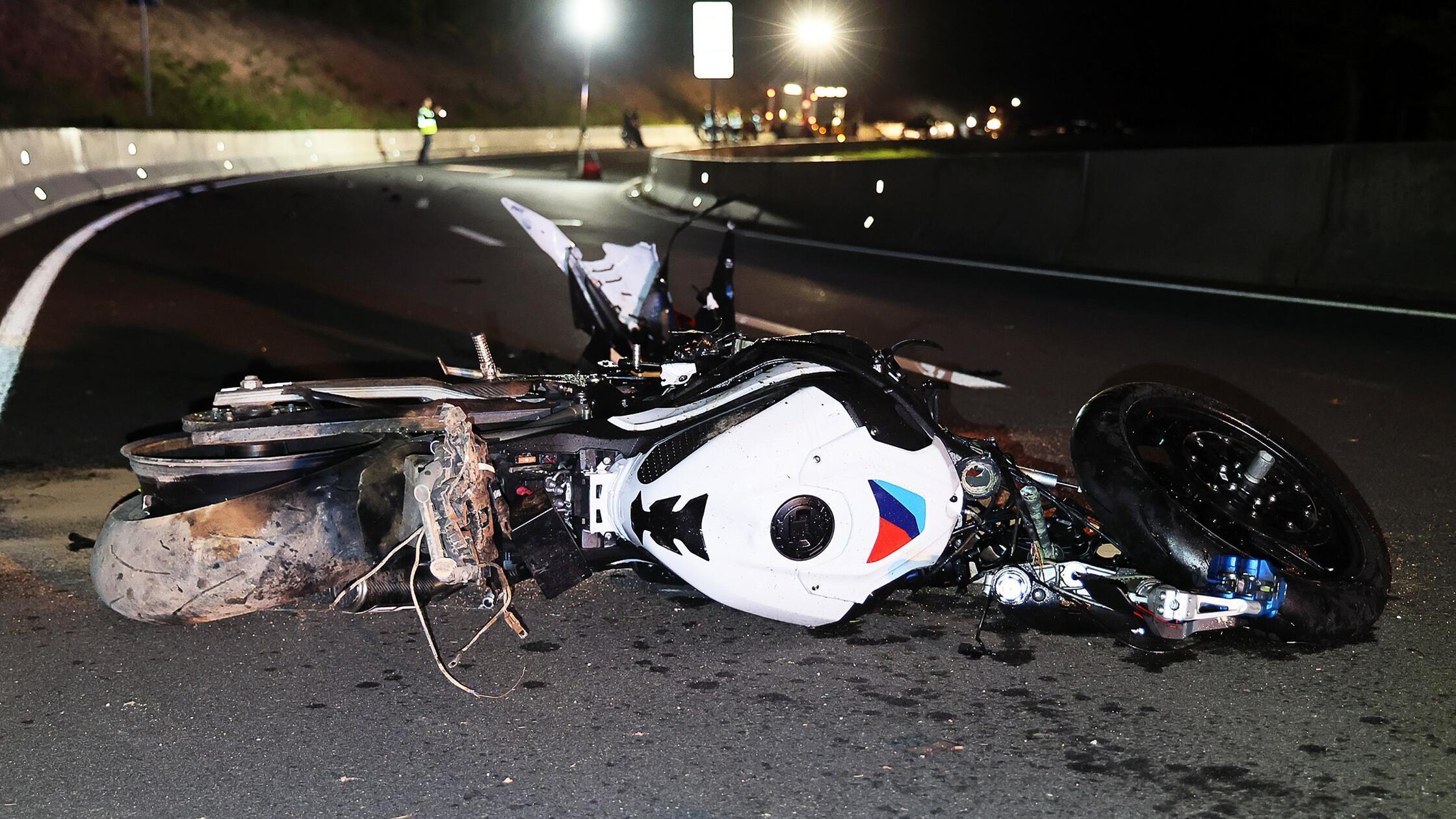 Schwerer Unfall in Franken: Zwei Motorräder kollidieren frontal – drei Biker schwer verletzt