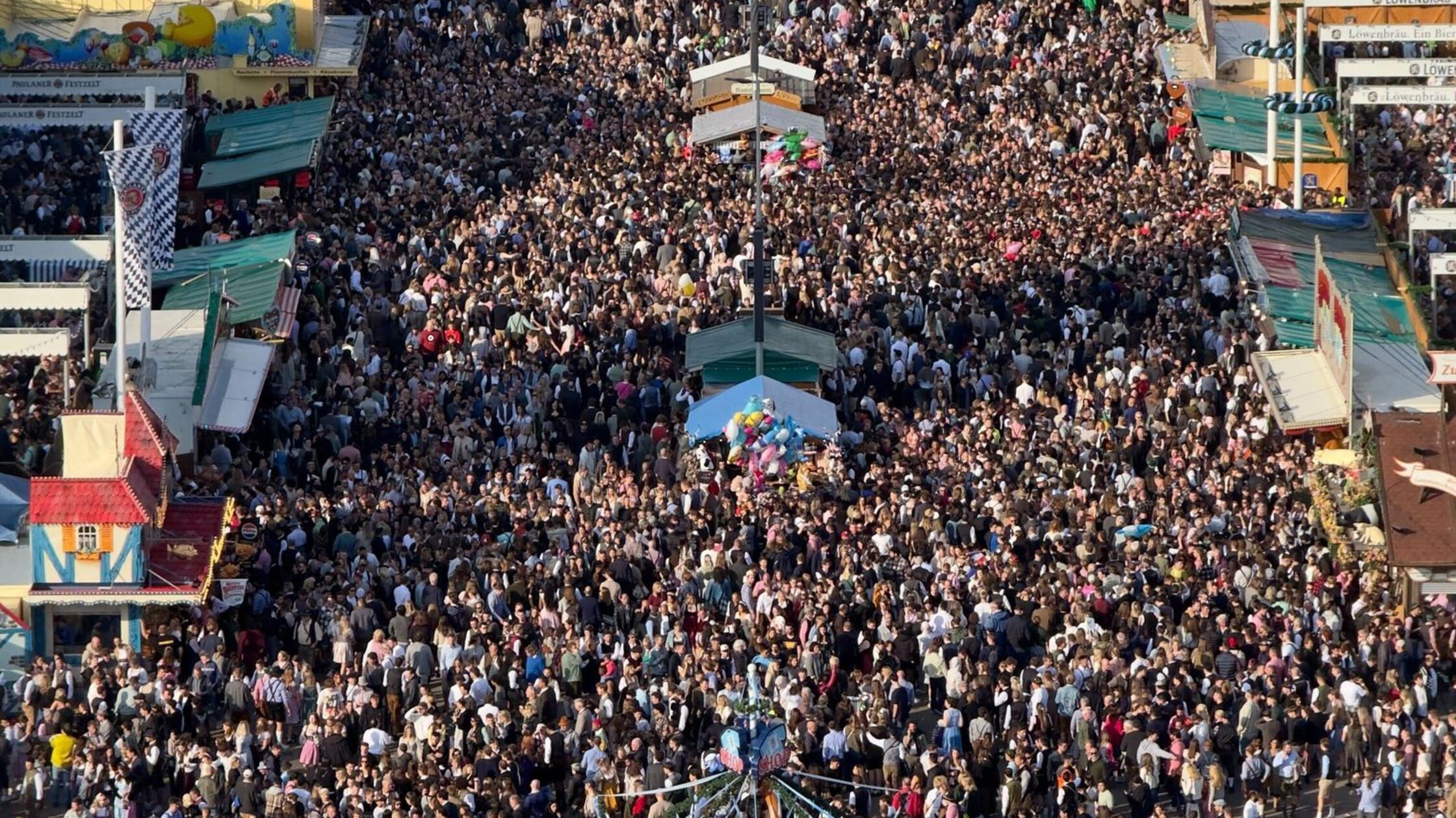 Wiesn überfüllt: CSU und ÖDP fordern Aufklärung