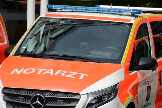 POL-ME: Auto geraubt und schwer verunfallt: 33-jähriger lebensgefährlich verletzt – 2509012