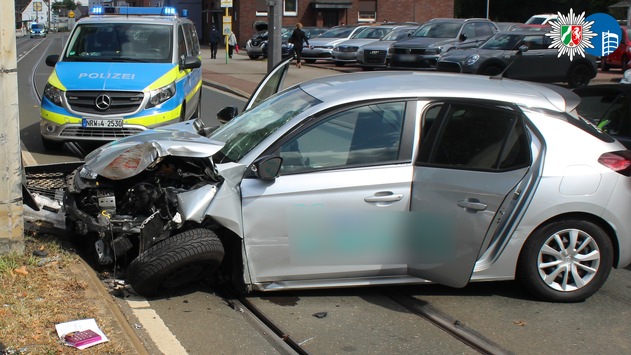 POL-OB: Unfall unter Drogeneinfluss – Zwei Verletzte nach Kollision in Alt-Oberhausen