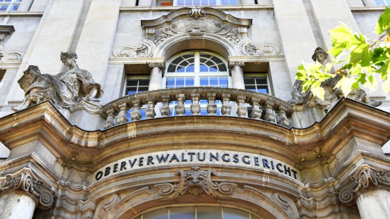 Gericht: Regierung darf Verfahren bei Afghanen aussetzen