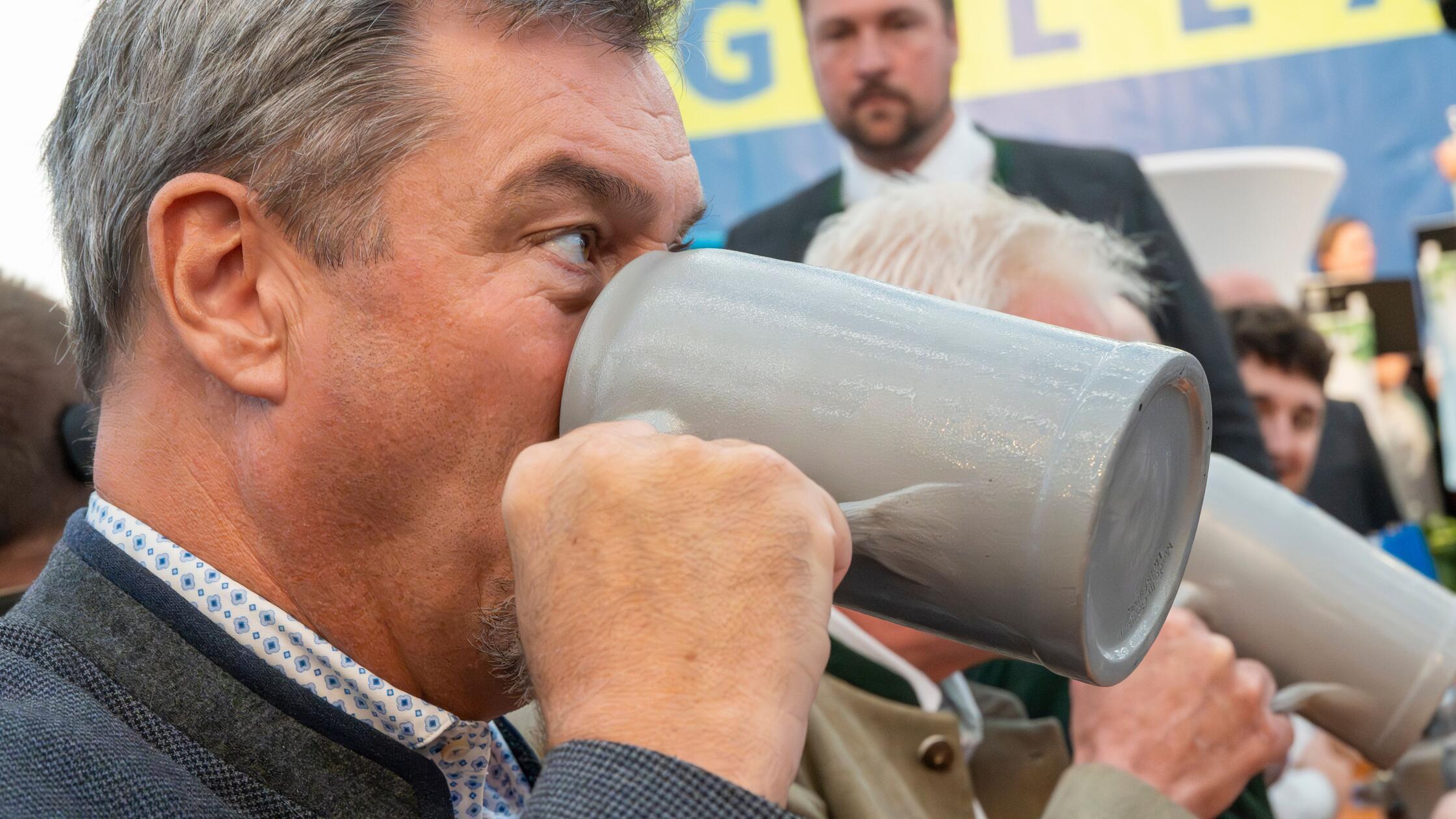 Tofu-Terror, Wischiwaschi und Kulturkampf: Söder poltert beim Gillamoos – vor allem gegen die Grünen