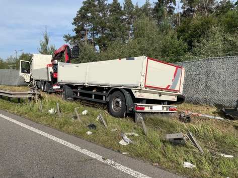 POL-PASTKL: Unfall nach Reifenschaden sorgt für Verkehrsbehinderungen