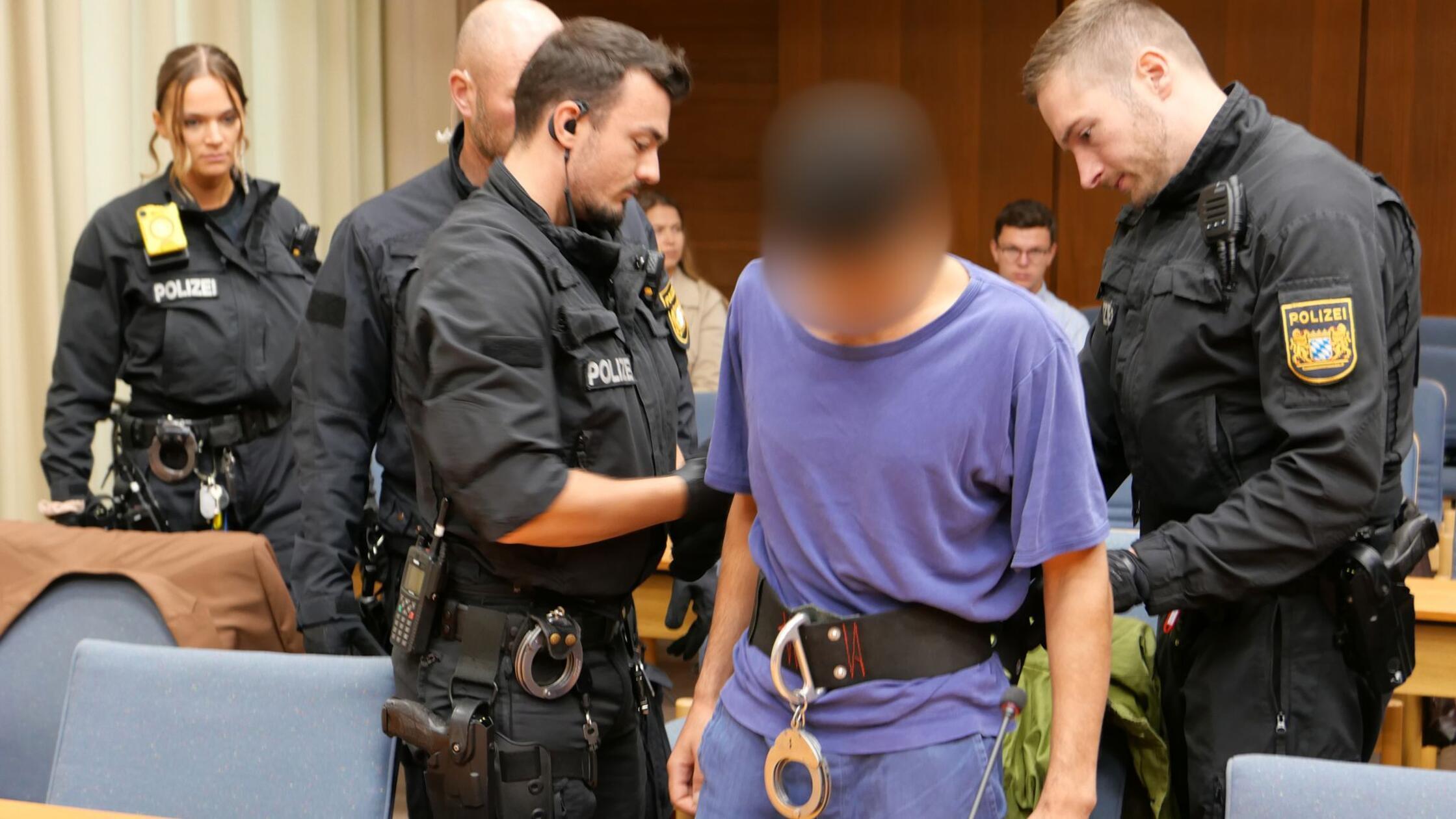 Angeklagter bestreitet Vorwürfe in Schleuser-Verfahren