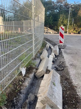 POL-COE: Senden, Von-Liebig-Straße/Minibagger unbefugt in Betrieb genommen und Randsteine beschädigt