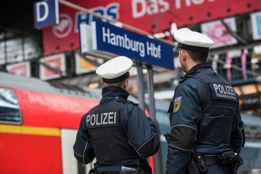 BPOL-HH: Tatverdächtiger Mann nach mutmaßlichen Gepäckschließfach-Aufbrüchen in Hamburger Bahnhöfen durch Bundespolizei gefasst und der U-Haftanstalt zugeführt-