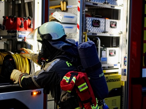 FW Hünxe: Pkw in Vollbrand