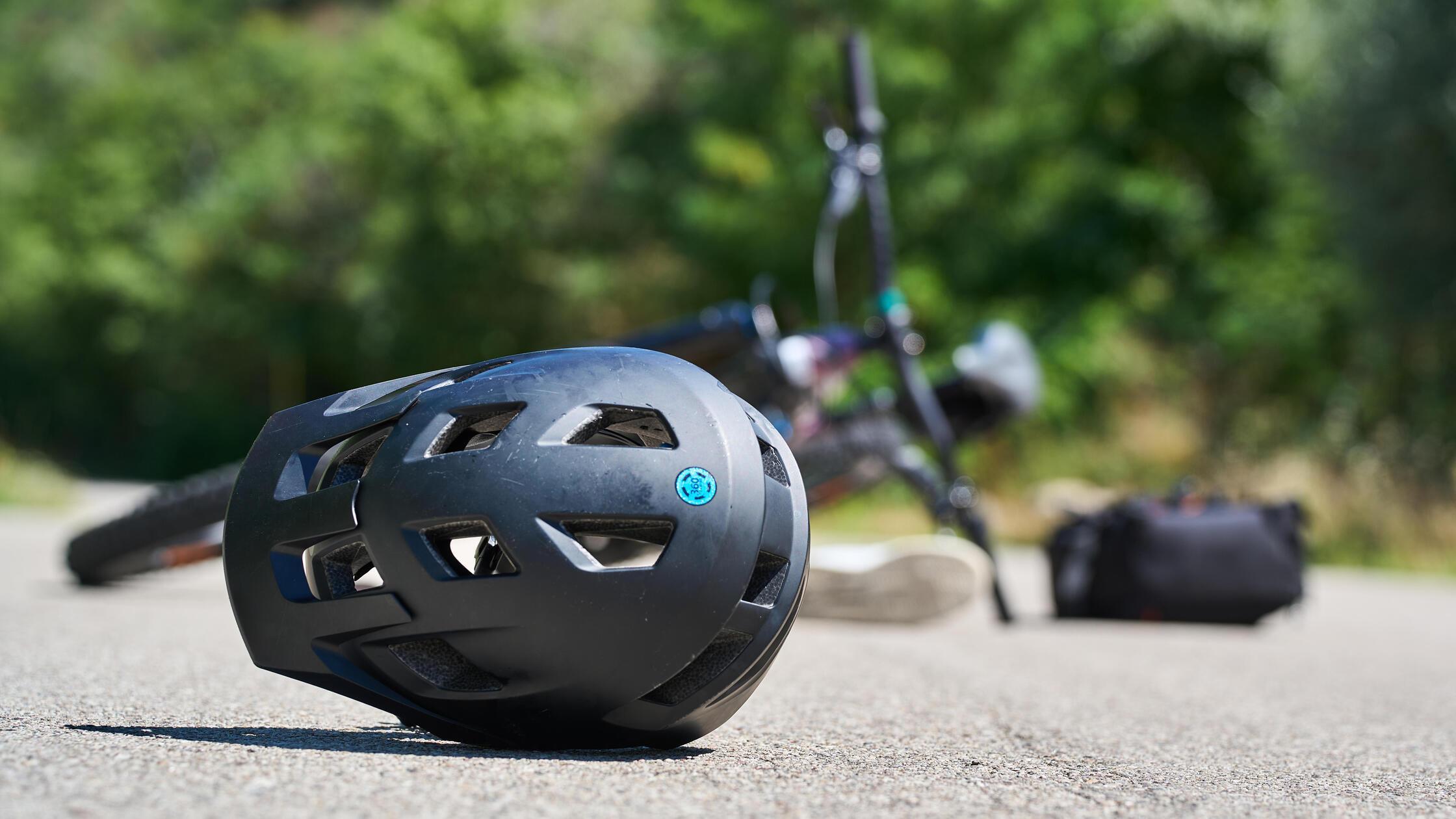 Horror-Entdeckung in Mittelfranken: Mann liegt tot neben Rennrad – jetzt ermittelt die Polizei