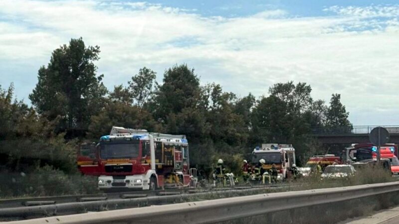 A61 bei Mutterstadt: Citroen-Fahrer fährt durch Rettungsgasse und verursacht schweren Unfall