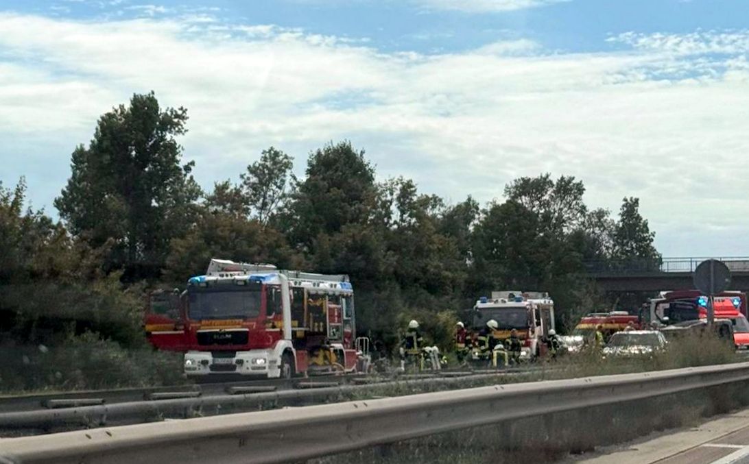 A61 bei Mutterstadt: Citroen-Fahrer fährt durch Rettungsgasse und verursacht schweren Unfall