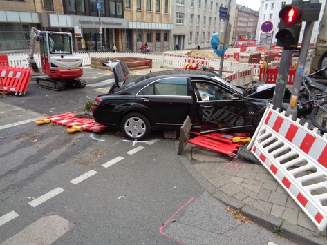 POL-AC: Unfall auf der Theaterstraße – drei Männer verletzt