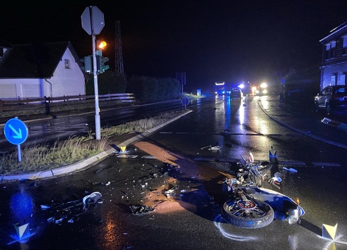 POL-AC: Verkehrsunfall in der Eifel: Auto stößt mit Motorrad zusammen
