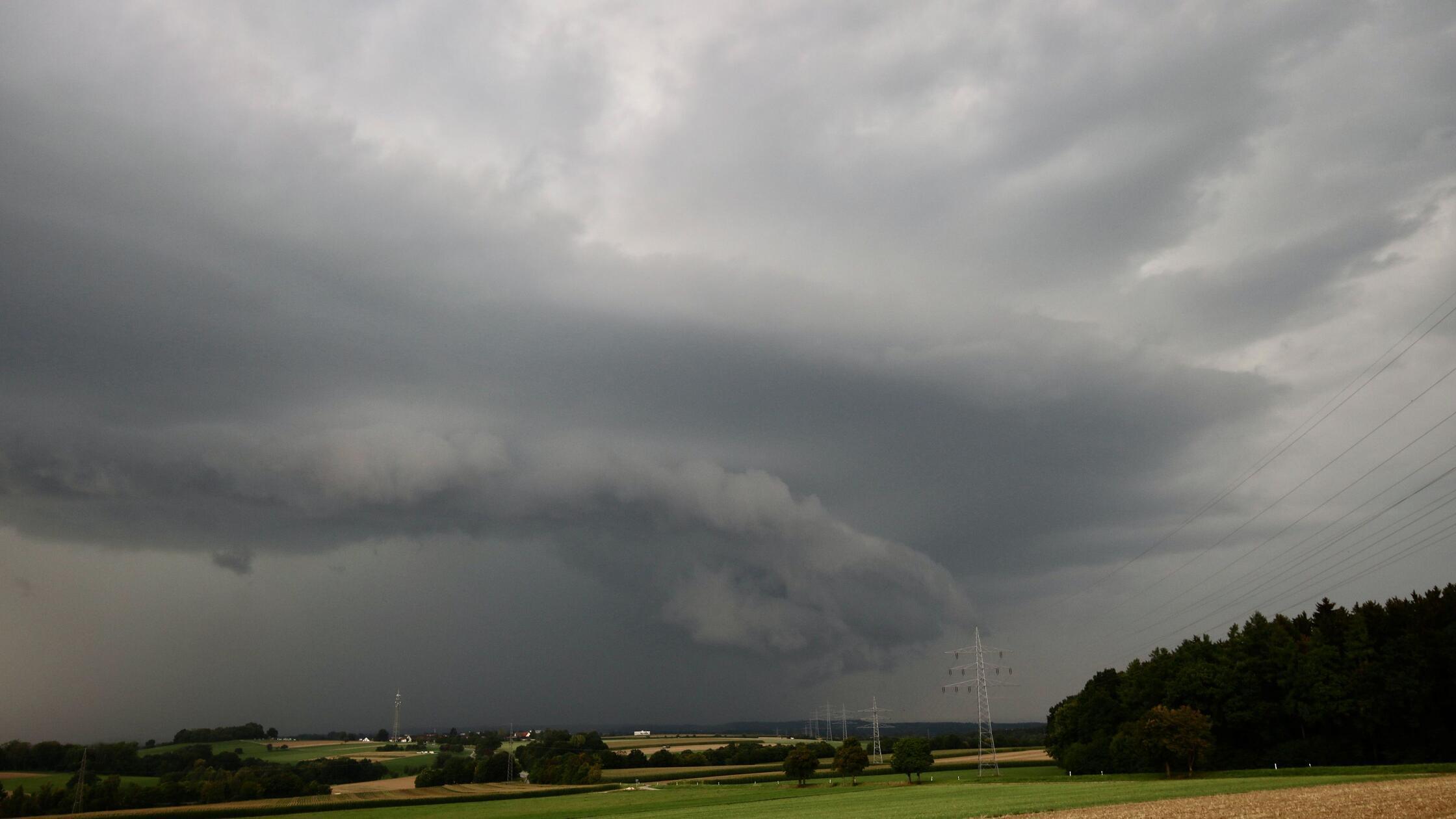 Schwere Unwetter und Gewitter in Bayern: Warnungen auch in Franken – bis in die Nacht