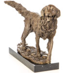 Lebensechte Bronzefigur „Jagdhund bei der Arbeit“ (Golden Retriever / Setter)