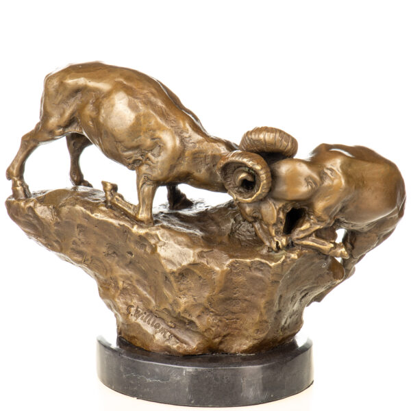 Dynamische Bronzefigur -Kampf der Steinböcke- auf Marmorsockel – Bild 4