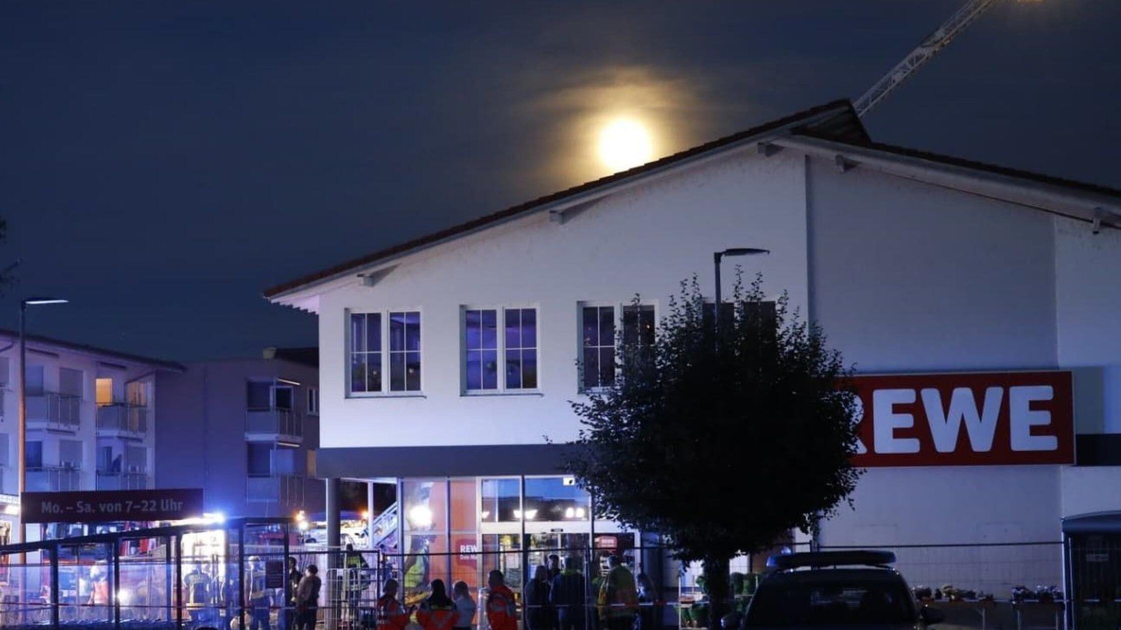 Dach von Supermarkt in Süddeutschland stürzt ein: Drei Frauen teils schwer verletzt