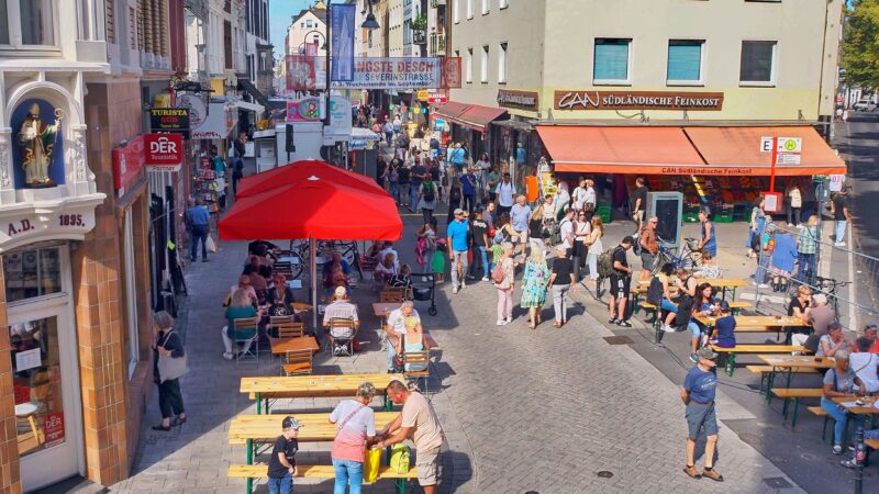 50 Jahre IG Severinsviertel: „Dä längste Desch vun Kölle“ feiert Jubiläum