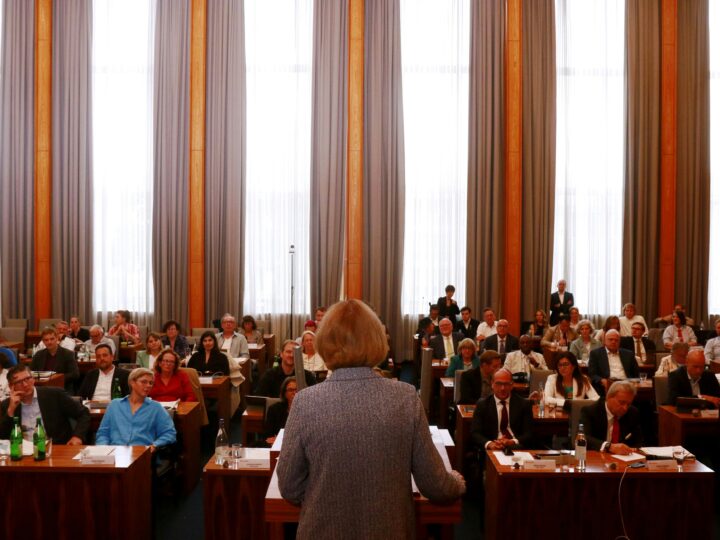 OB, Rat, Bezirksvertretung: So viel verdienen die Kölner Politikerinnen und Politiker