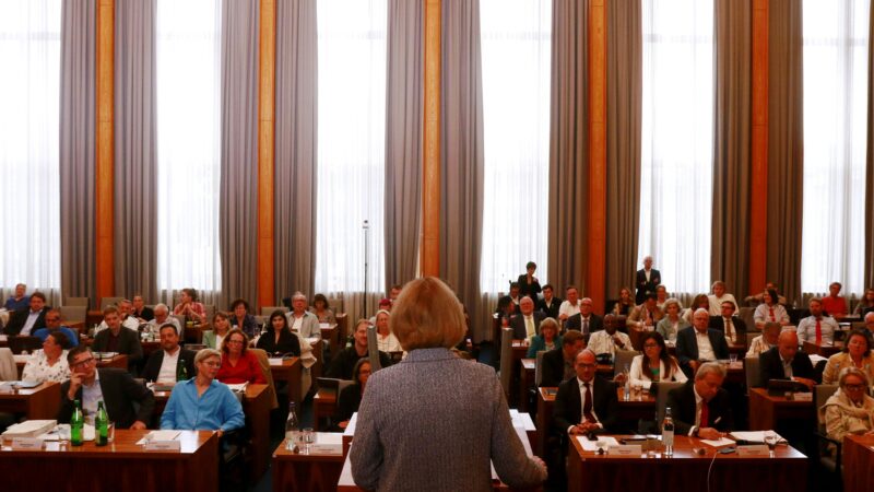OB, Rat, Bezirksvertretung: So viel verdienen die Kölner Politikerinnen und Politiker